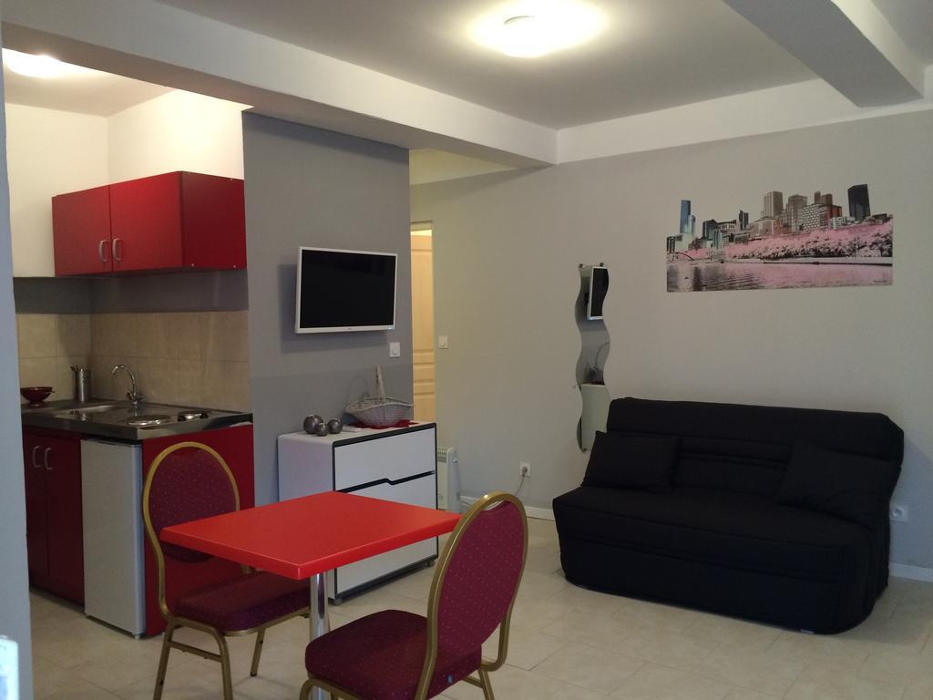 Jolie Appartement, L'Enclave Des Secrets LʼIsle-sur-la-Sorgue Pokój zdjęcie